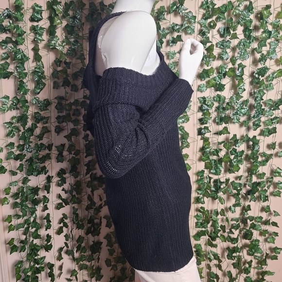 Magazine Women's Knit Acrylic Peekaboo Cold Shoulders Black Sweater - Picture 5 of 12